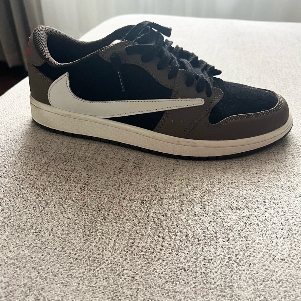 Slightly worn Travis Scott x Air Jordan 1 Low ‘Mocha’ (copy)